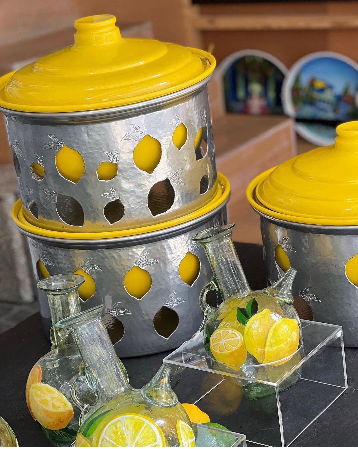 Fruit serving pots
