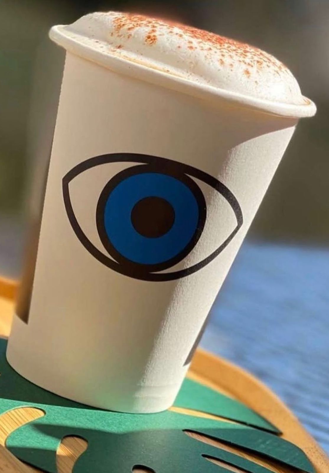 Blue eye paper cups